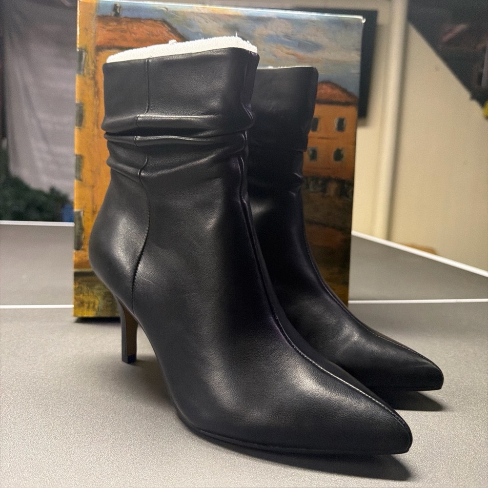Bella Vita Women's Danielle Dress Ankle Booties Color Black Leather Size 10M New
